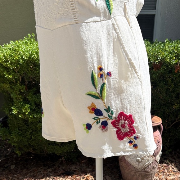 Guess Floral Embroidered White Romper - Picture 4 of 13